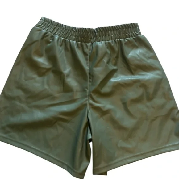 NWT Fabletics Smoke  Green Vegan Leather Shorts Size Medium (M) - Picture 6 of 10